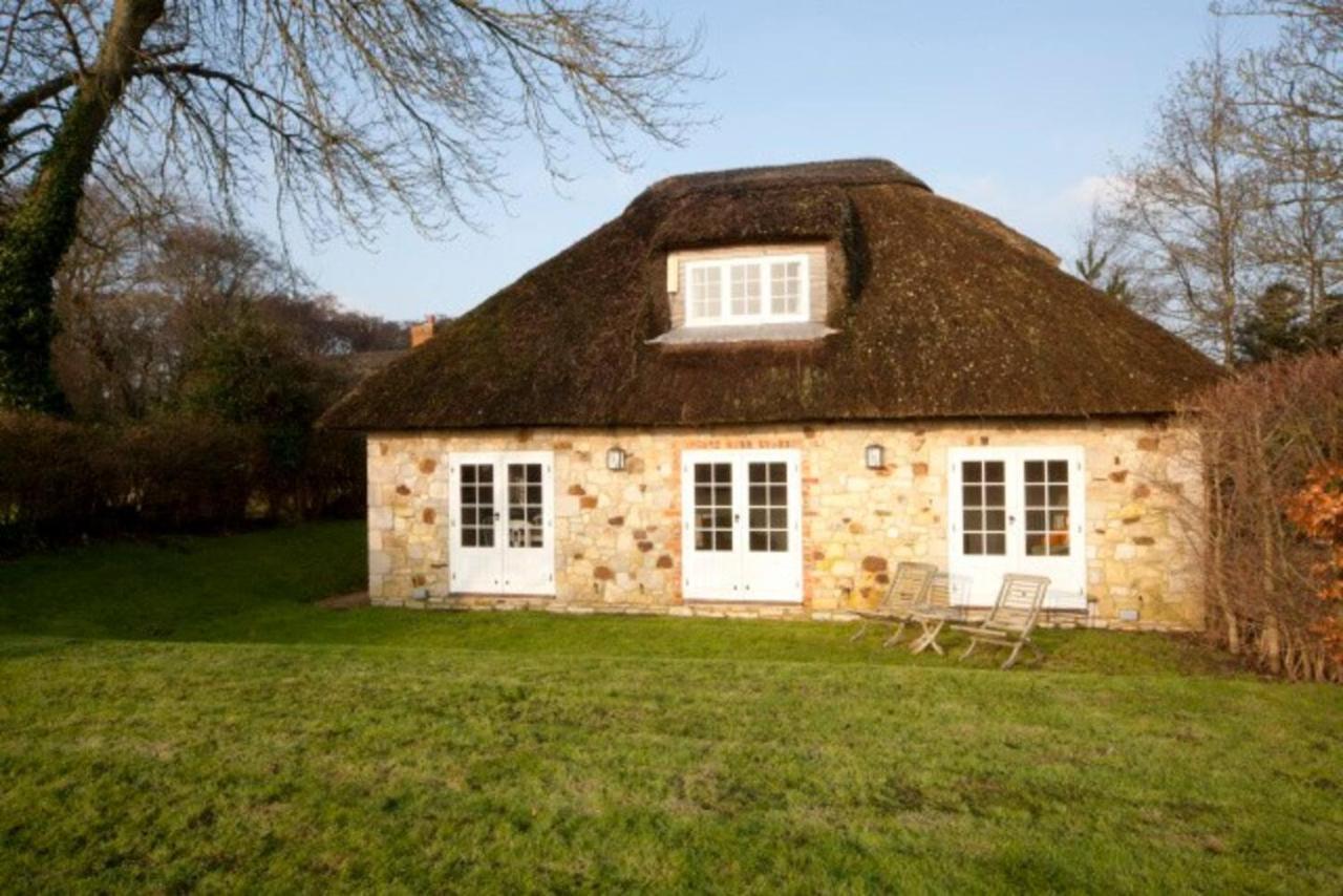 The Lodge: Adorable, Romantic Thatched Cottage Freshwater Exterior photo